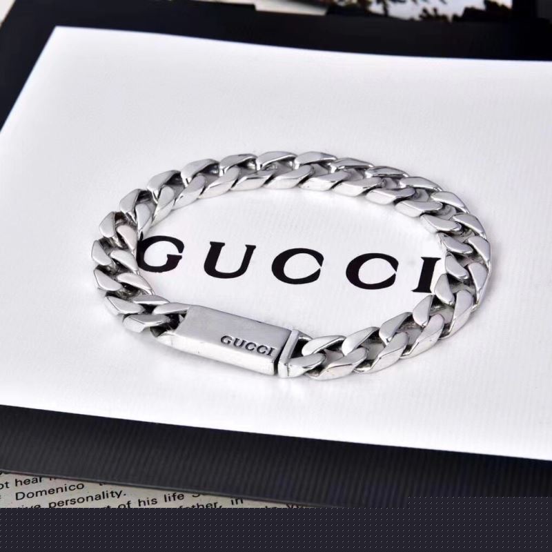 G*u*i bracelets